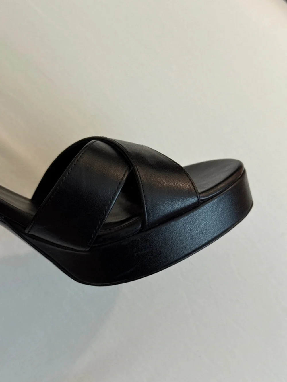 Stuart Weitzman women’s Dayna Black Leather Platform Sandals size 8.5 NWOT